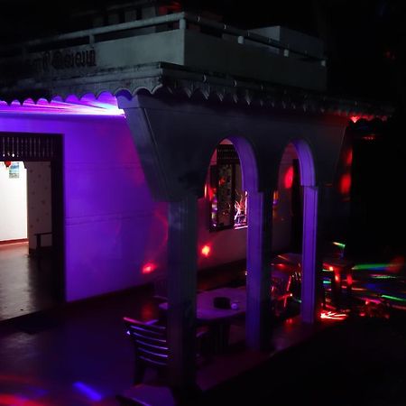 Hotel Little White House Trincomalee Exterior foto