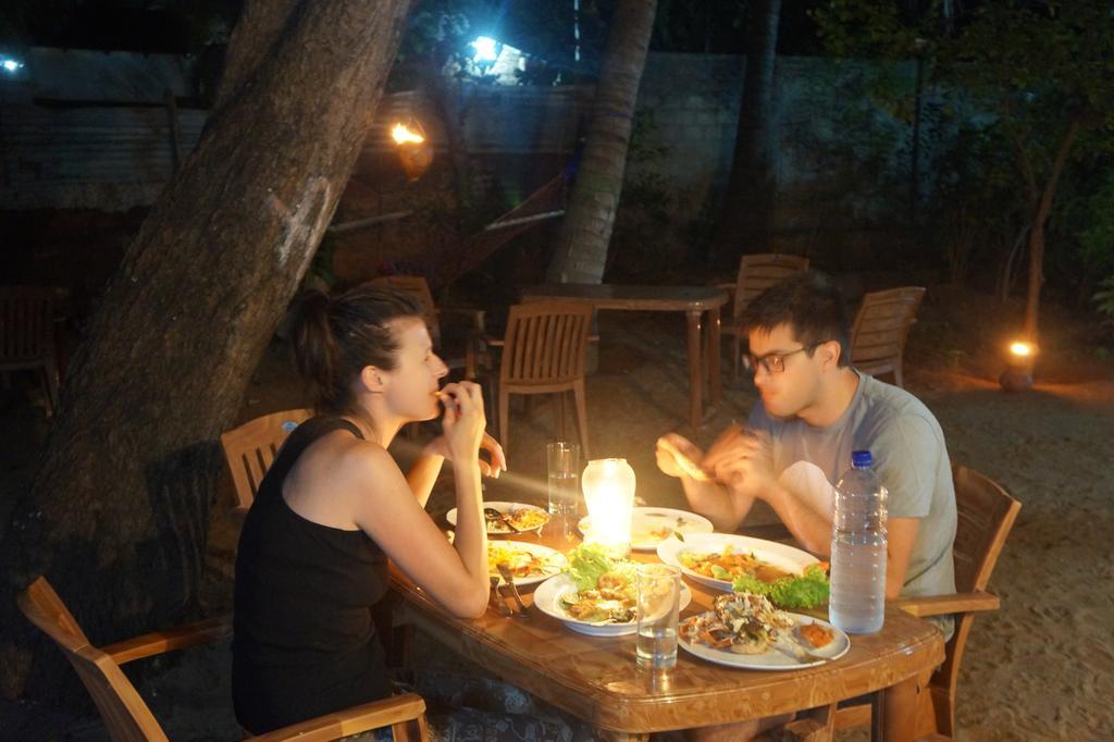 Hotel Little White House Trincomalee Exterior foto
