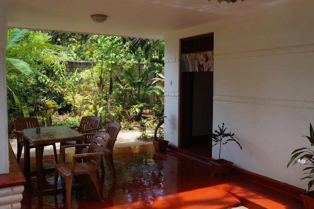 Hotel Little White House Trincomalee Exterior foto