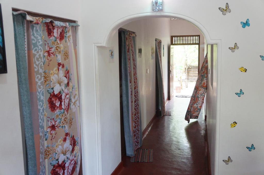 Hotel Little White House Trincomalee Exterior foto