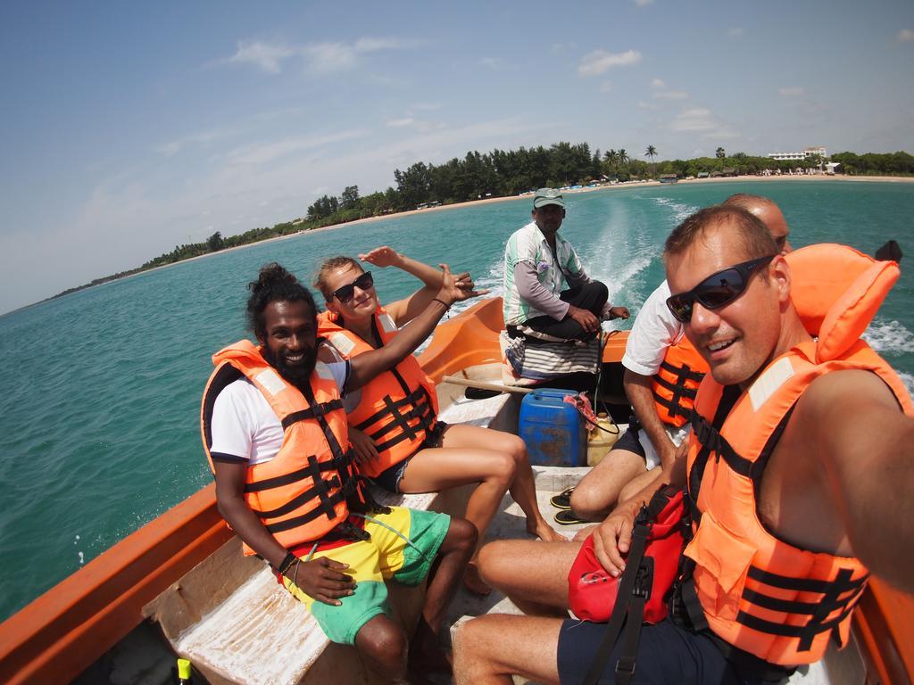 Hotel Little White House Trincomalee Exterior foto