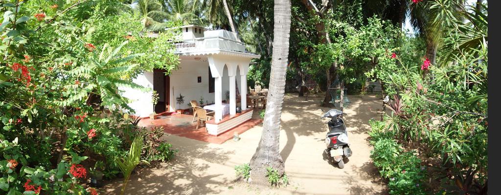 Hotel Little White House Trincomalee Exterior foto
