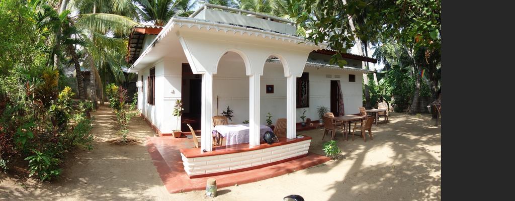 Hotel Little White House Trincomalee Exterior foto