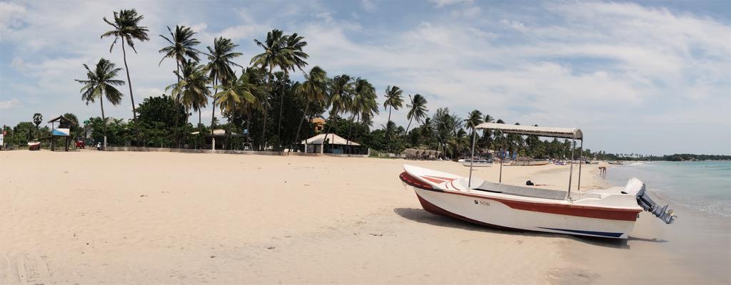 Hotel Little White House Trincomalee Exterior foto