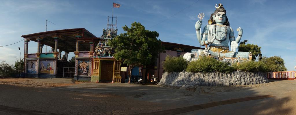 Hotel Little White House Trincomalee Exterior foto