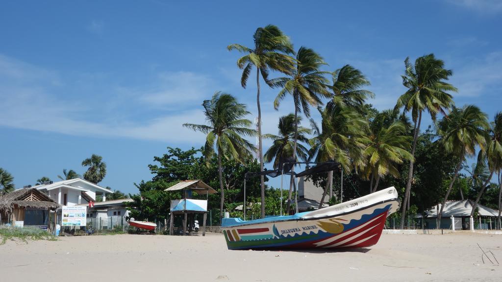 Hotel Little White House Trincomalee Exterior foto
