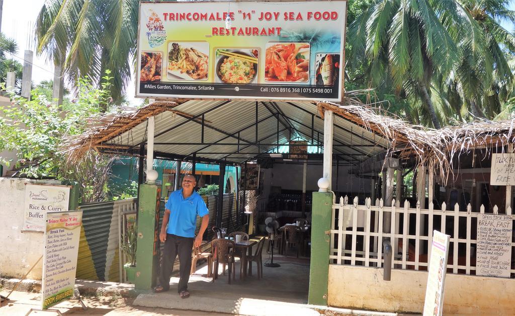 Hotel Little White House Trincomalee Exterior foto