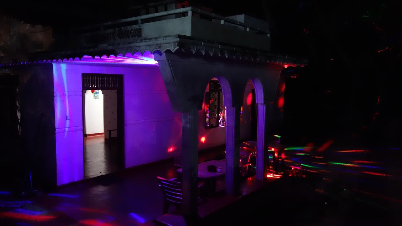 Hotel Little White House Trincomalee Exterior foto
