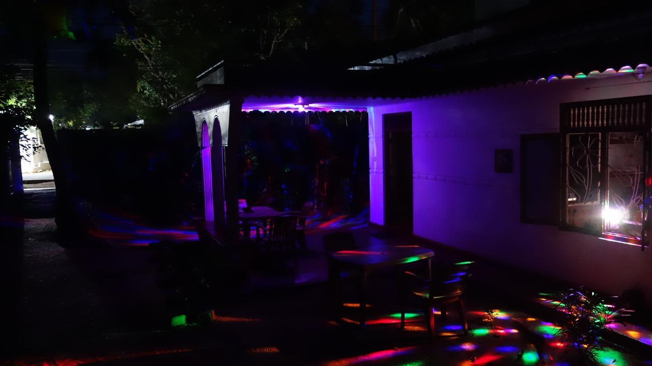 Hotel Little White House Trincomalee Exterior foto