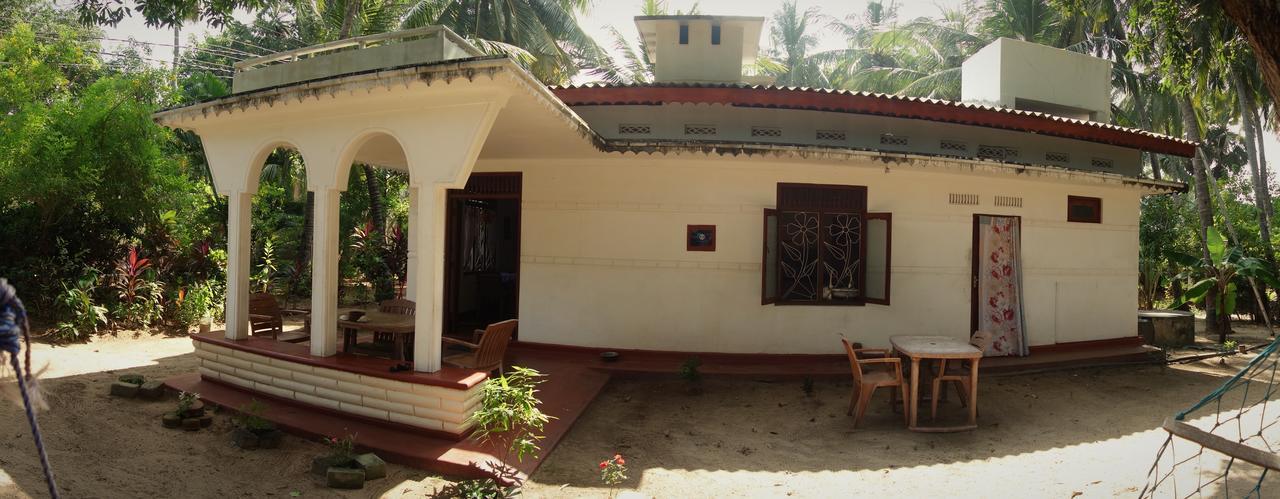 Hotel Little White House Trincomalee Exterior foto
